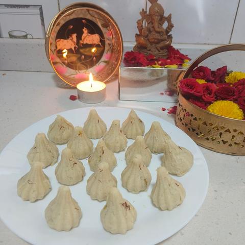 Plate of modaks