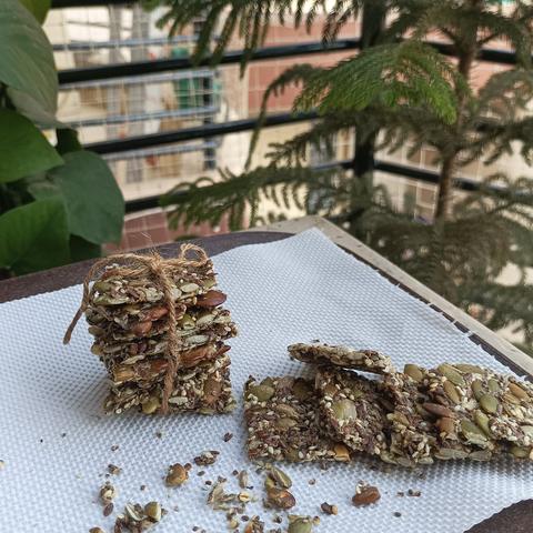 Seed crackers